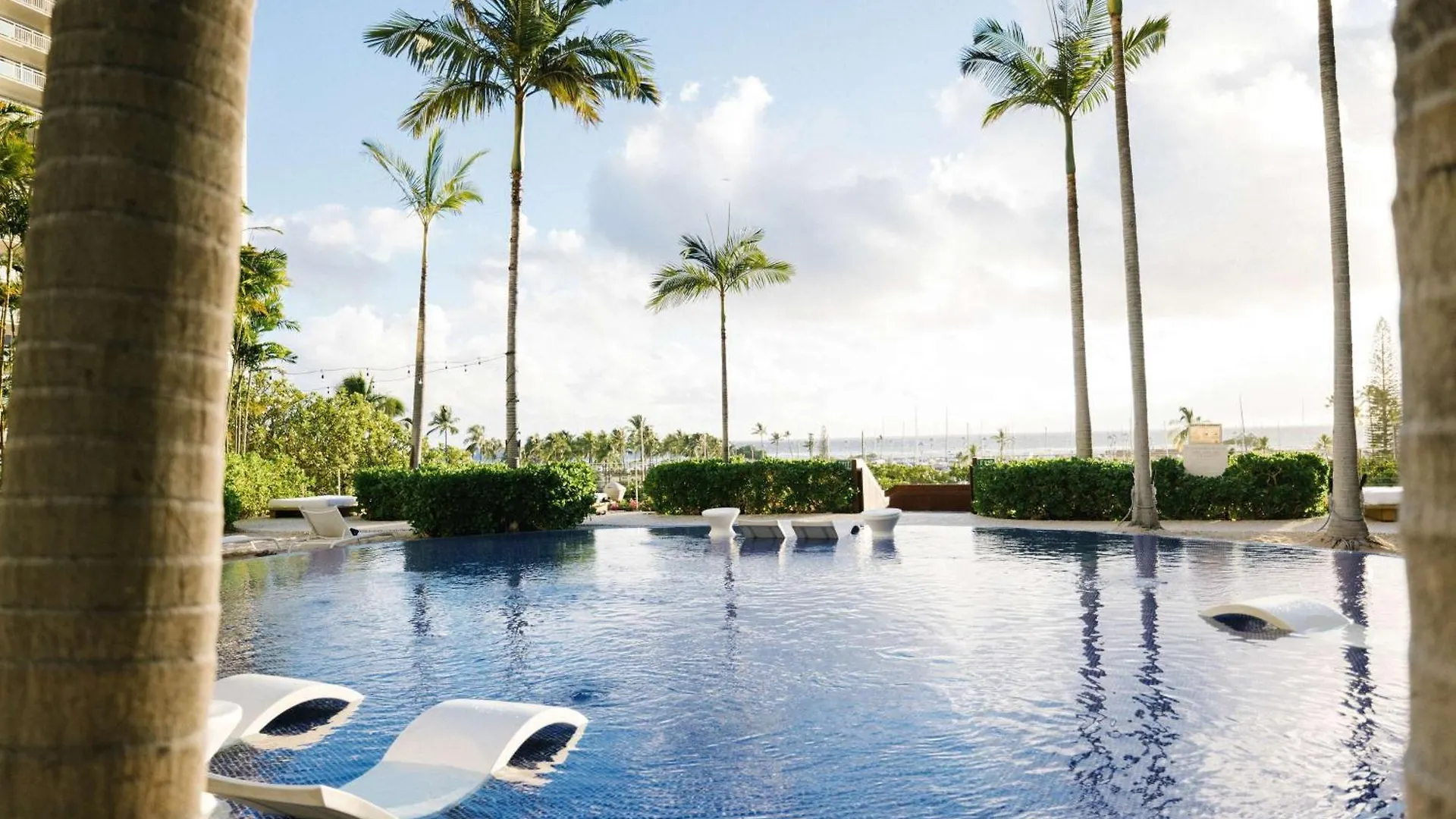 Hilton Vacation Club The Modern Honolulu Hotel